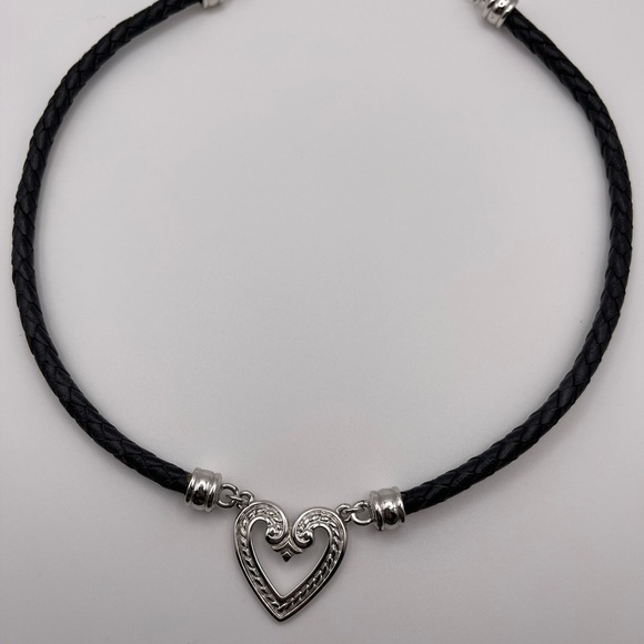 Western Vibe Black and Silver Heart Necklace - Picture 1 of 2
